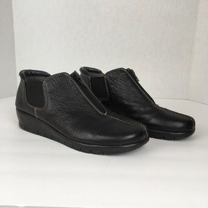 AEROSOLES Landfall Black Leather Ankle Bootie